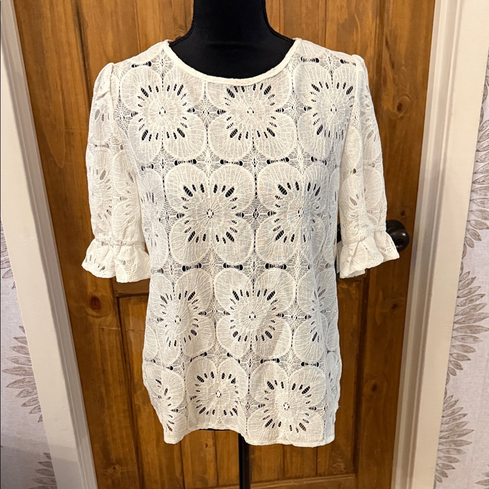 White Crochet Floral Short Sleeve Top